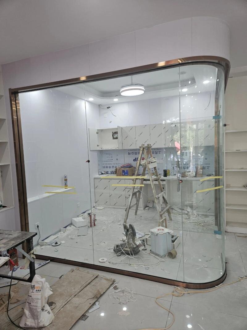 云浮市弧形楼梯玻璃异形展柜玻璃 - 价格